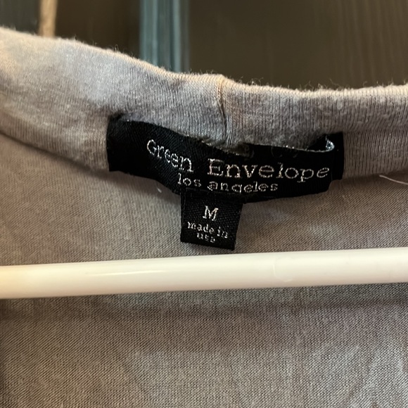 Green envelope Tshirt - Picture 5 of 5